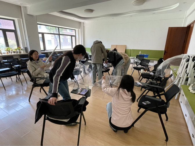 2025年“朋辈协力·心理成长”系列活动——禁漫天堂
研究生开展“绘伞疗心·雨季晴空”情绪表达与创意手作工坊